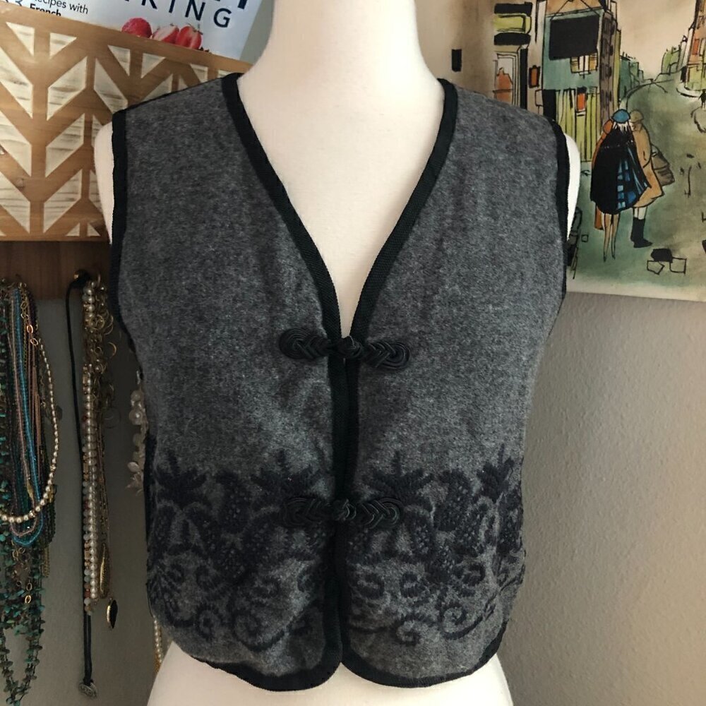Vintage 90's Express Embroidered 100% Wool Vest Women's size S Gray with Black